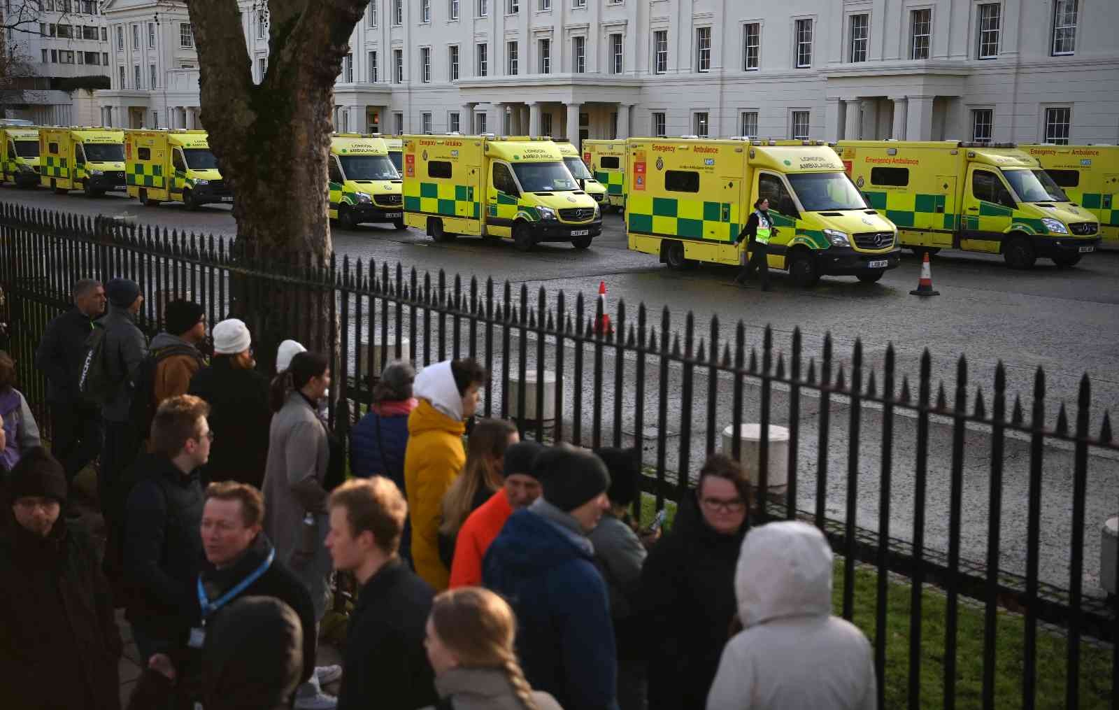 İngiltere ve Galler’de ambulans çalışanları ikinci kez grevde