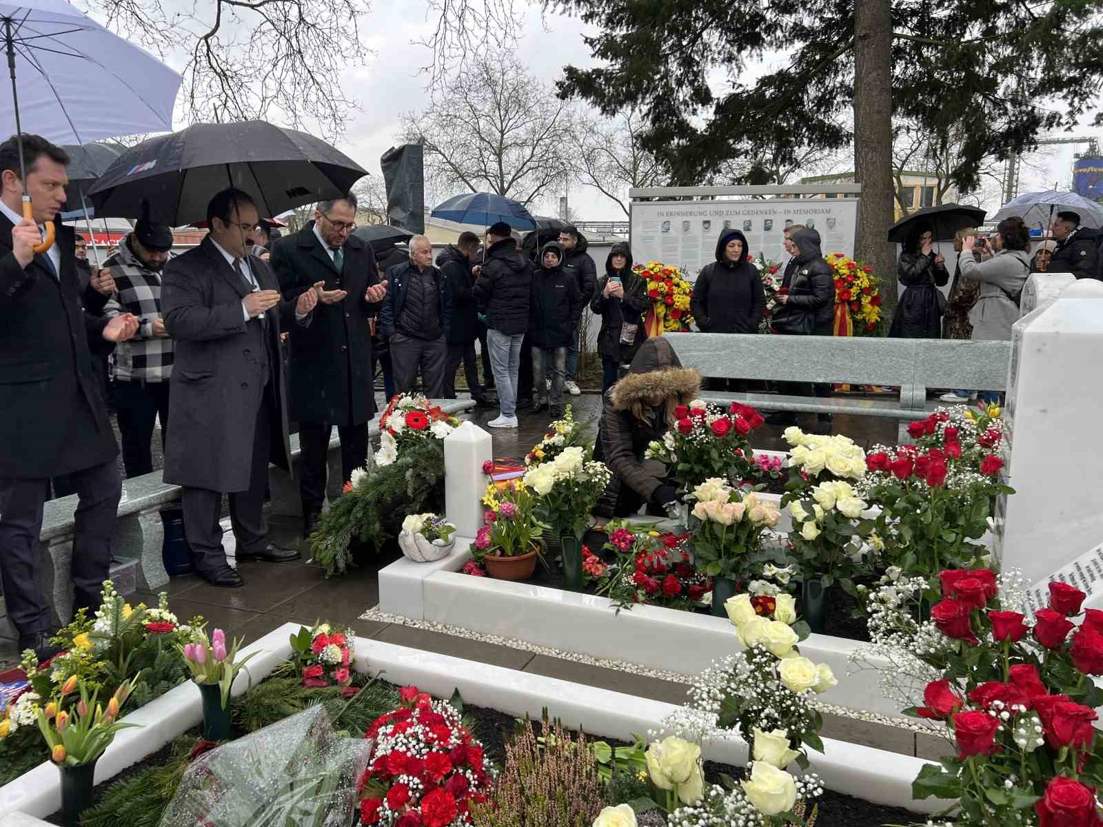 Almanya’da Hanau’daki ırkçı saldırının kurbanları unutulmadı