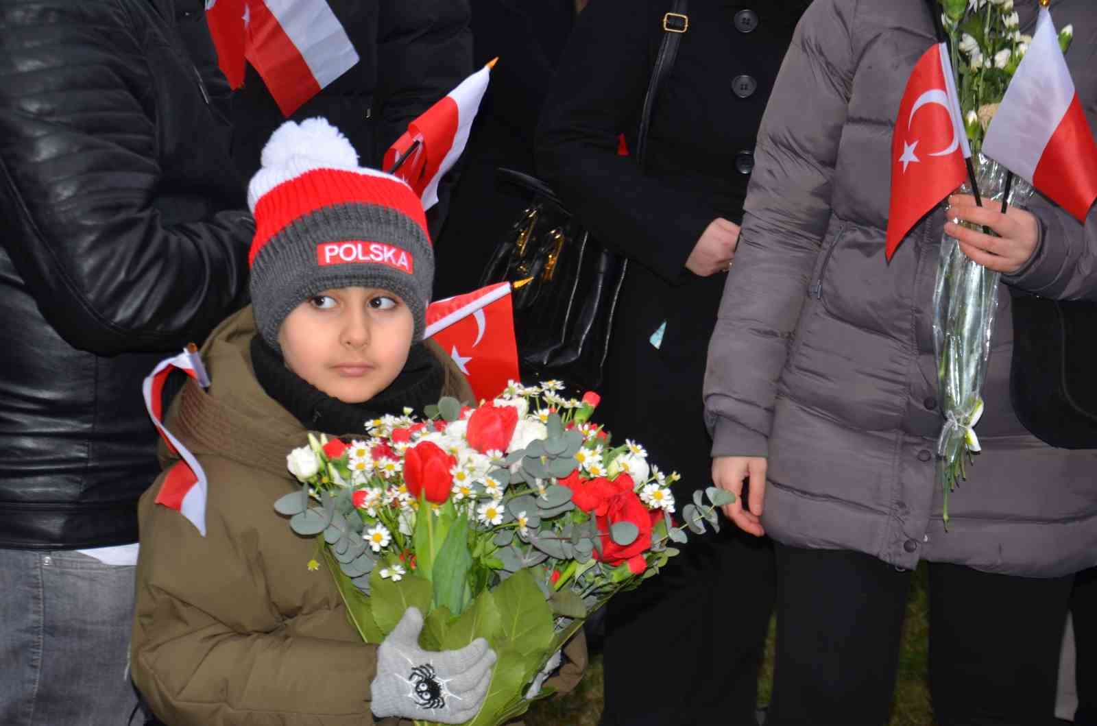 Polonyalı arama-kurtarma ekibi Varşova’da resmi törenle karşılandı