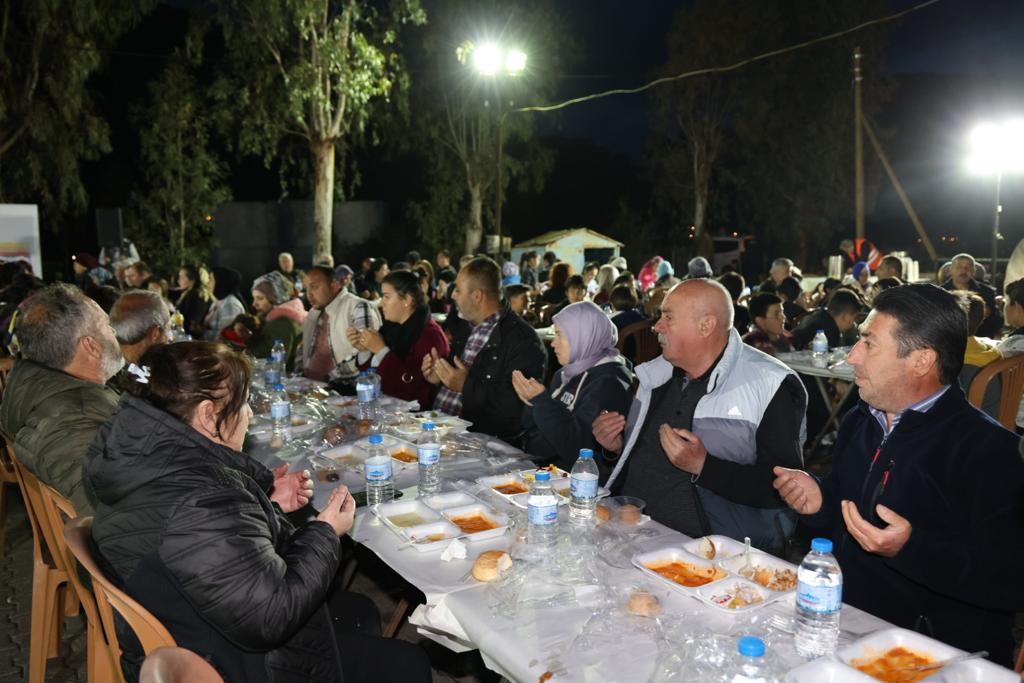 Marmaris’te iftar sofraları vatandaşları buluşturuyor
