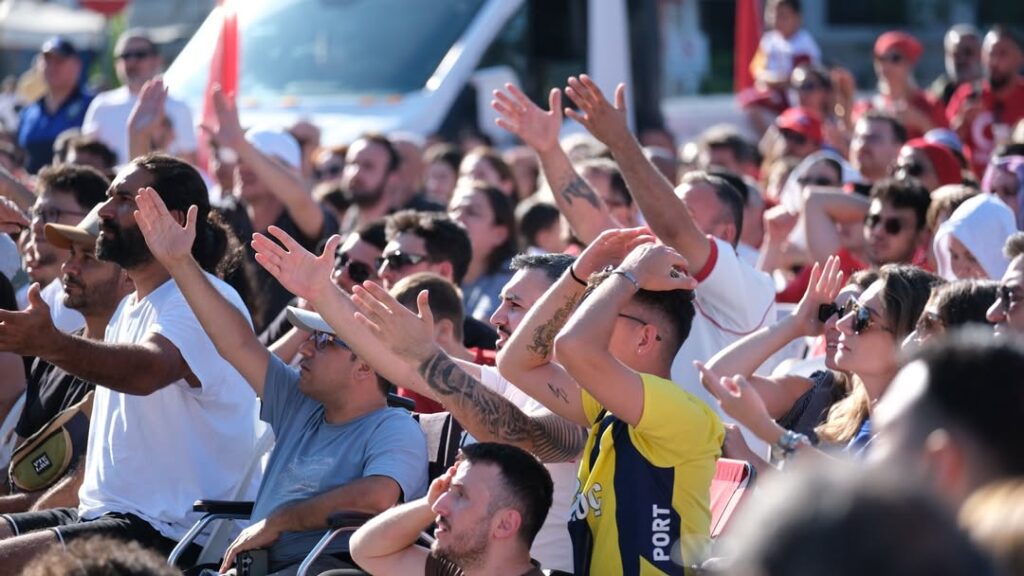 Bodrum Meydanında Milli Takım Maç Heyecanı