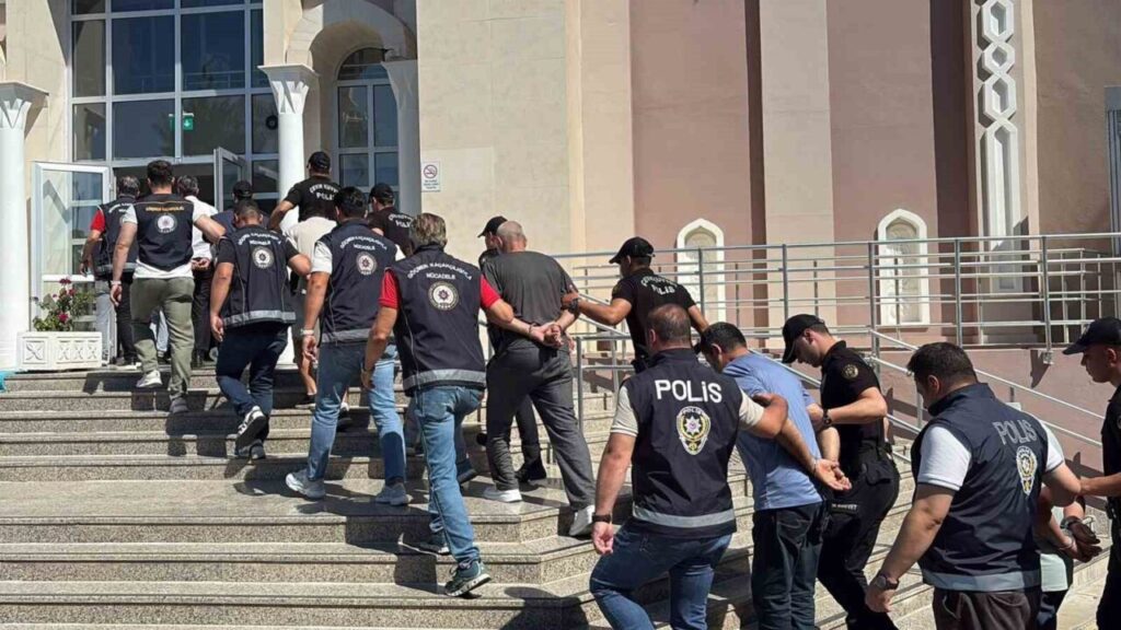 Göçmen kaçakçılığı operasyonunda 18 şüpheli adliyeye sevk edildi