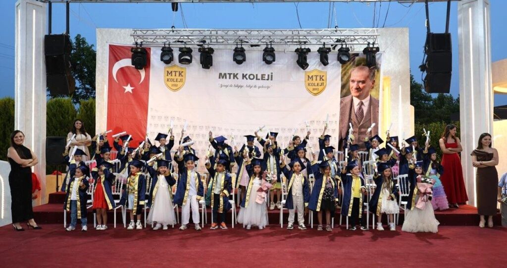 MTK Koleji’nde hem mezuniyet hem karne heyecanı