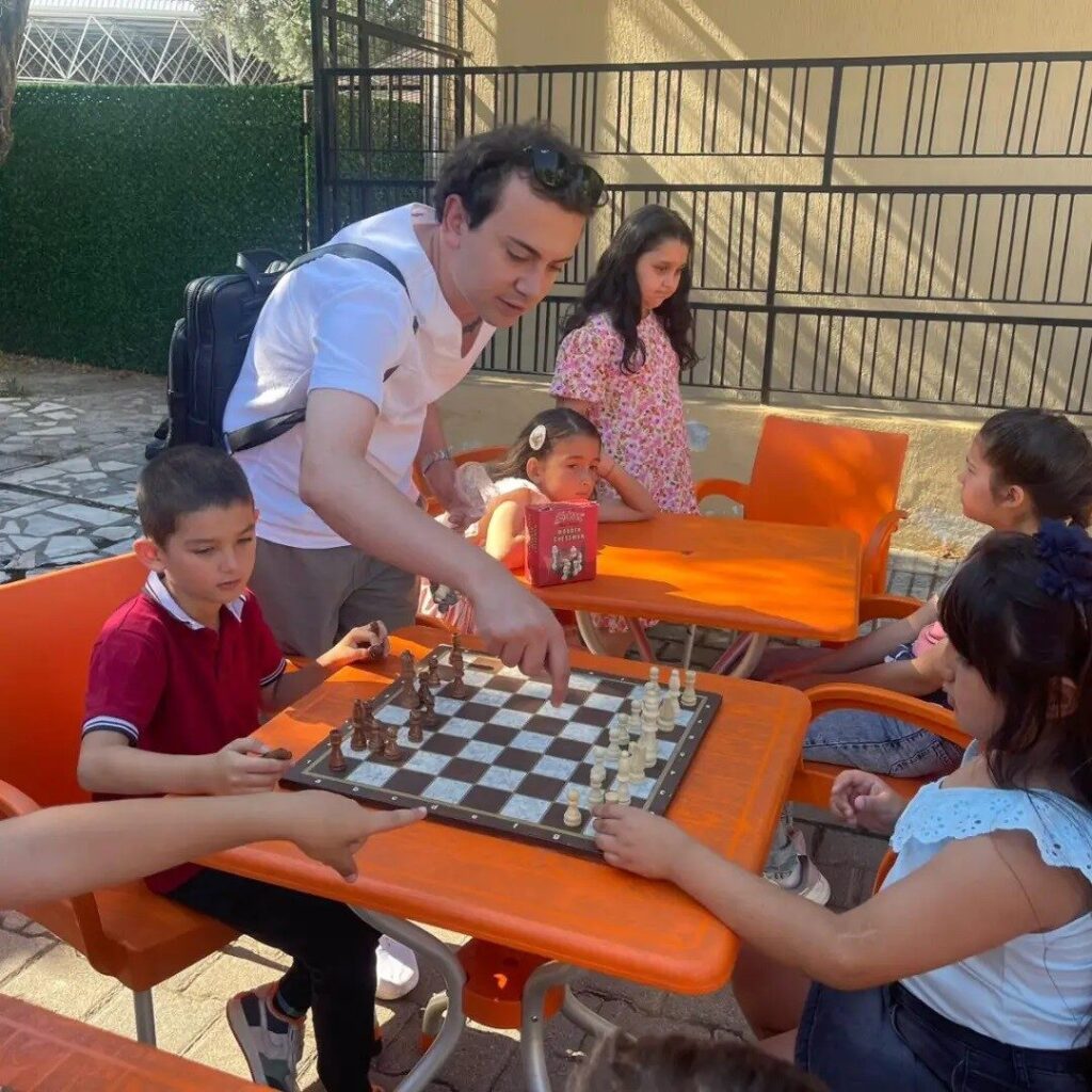 Gönüllü gençlerden örnek farkındalık çalışması