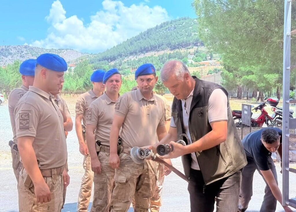 Komandolara orman yangını eğitimi