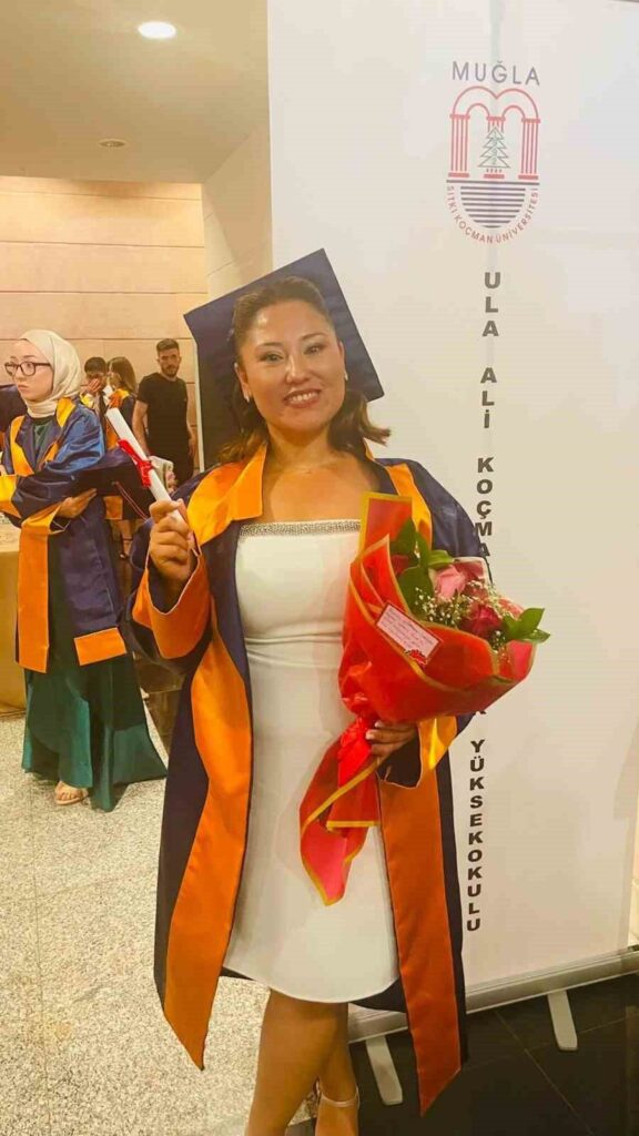 Üç çocuk annesi azmiyle örnek oldu