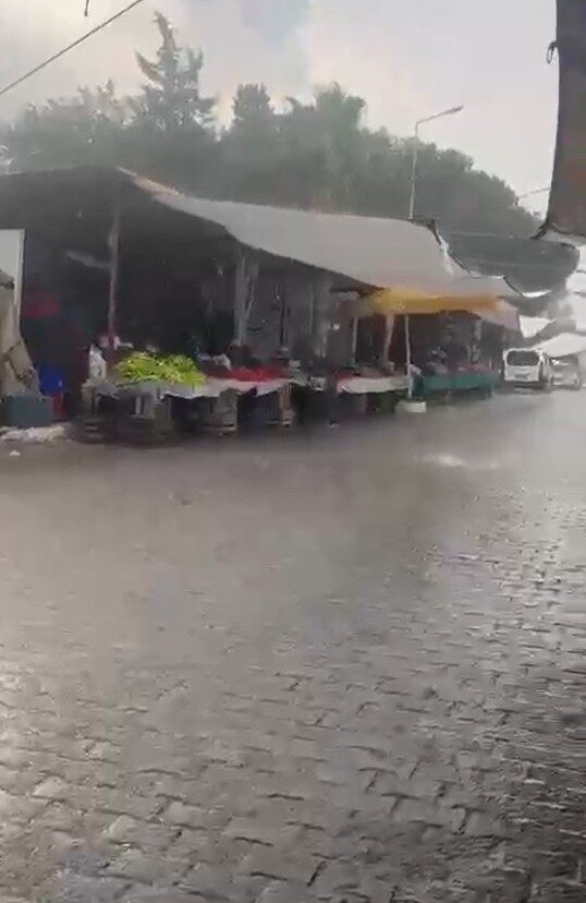 Yatağan’da sağanak yağış etkili oldu