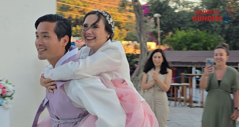 Koreli Damat ile Bodrumlu Gelinden Muhteşem Harmandalı
