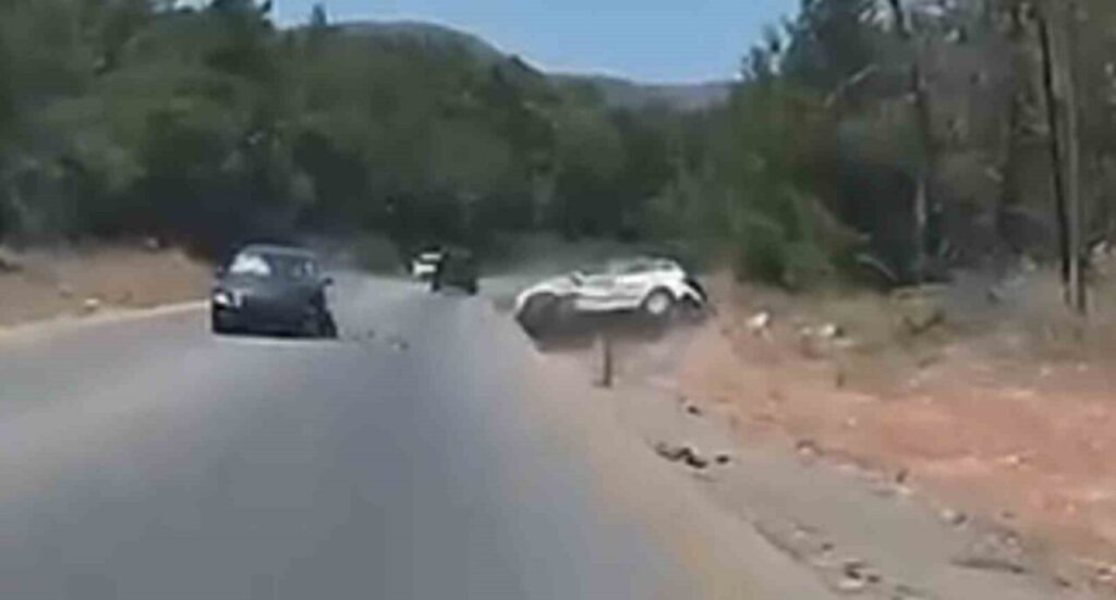 Bodrum’da 2 kişinin yaralandığı kaza anı kamerada